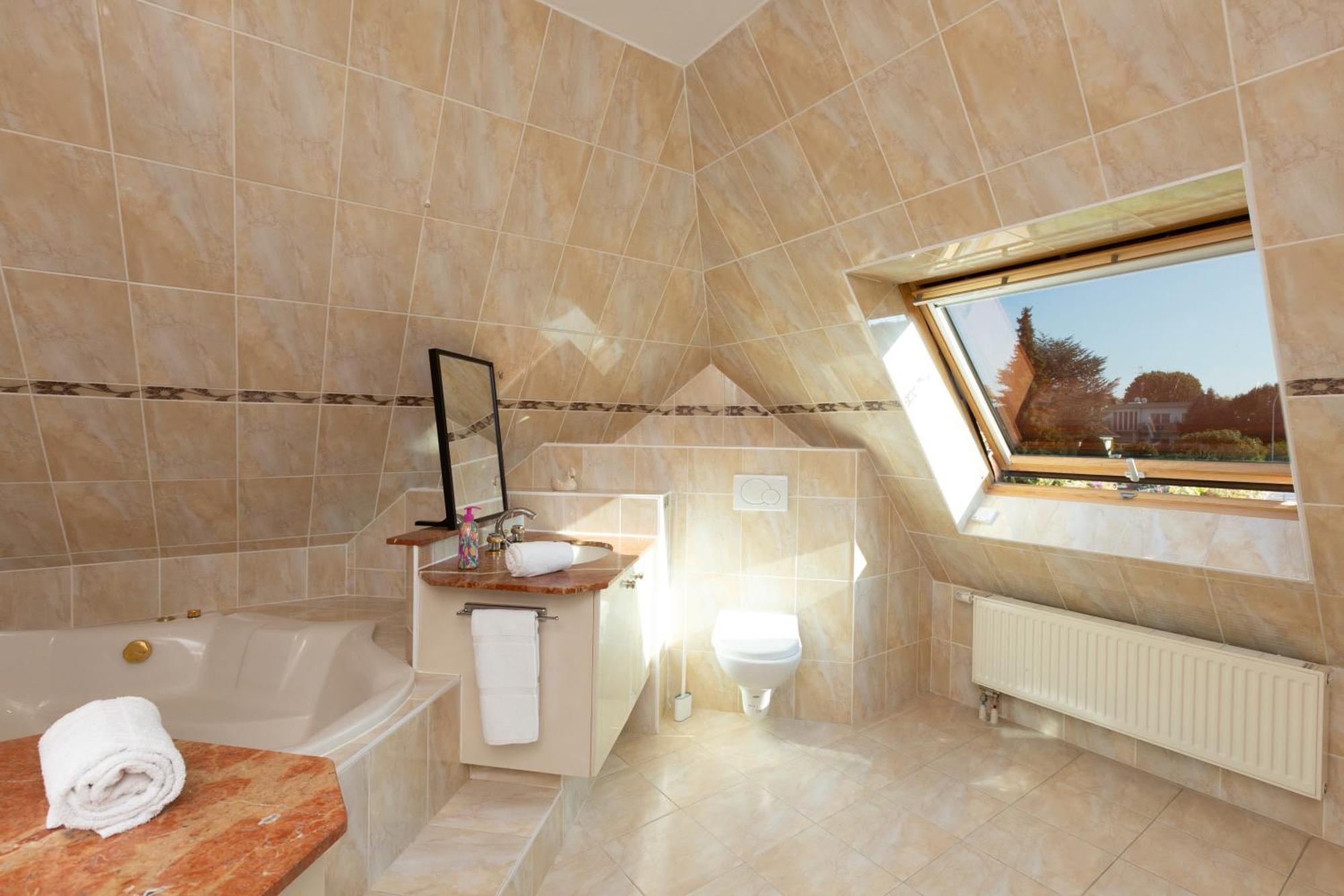 Gites Spa Strasbourg - Villa Ours - Spa Prive, Sauna, Borne D'Arcade, Babyfoot Ittenheim ภายนอก รูปภาพ